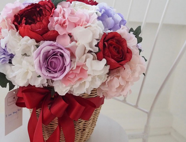 Colorful round basket